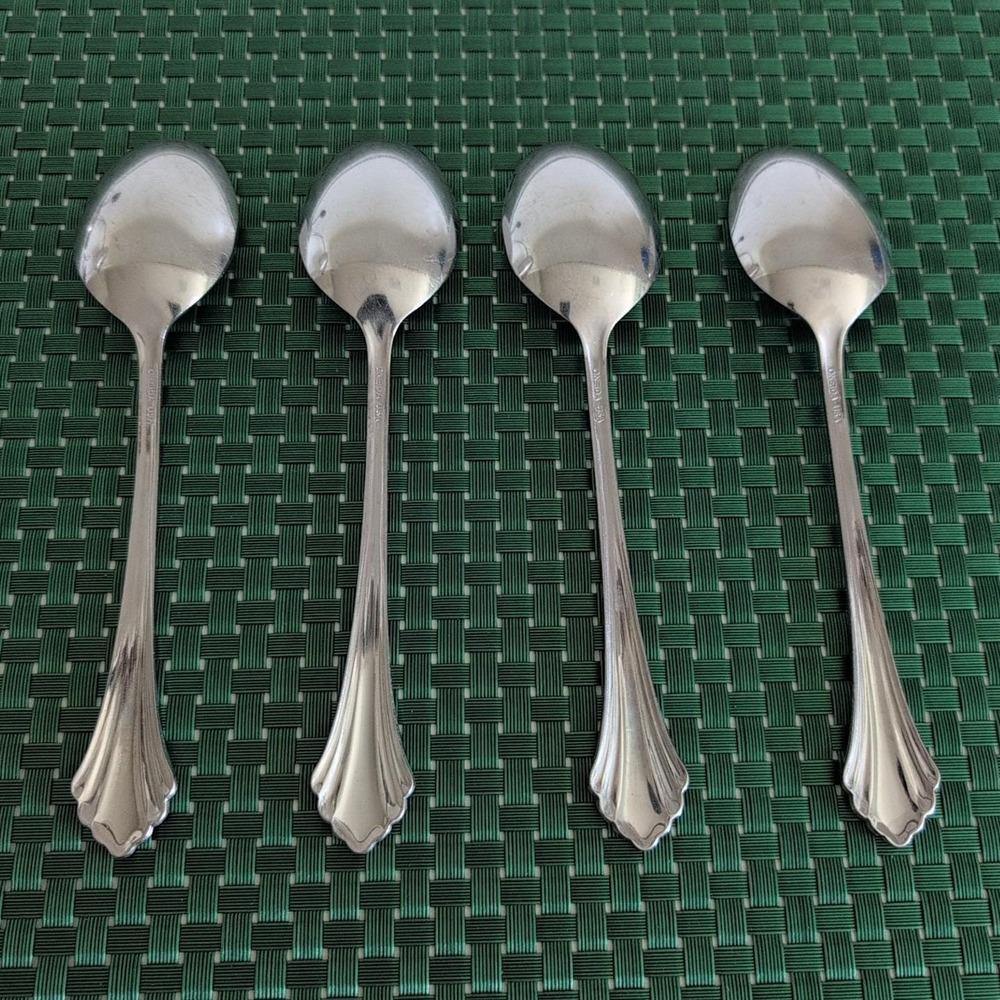 Oneida BANCROFT Place Oval Soup Spoons USA Flare Tip Glossy Lot Set of 4 - Picture 3 of 8